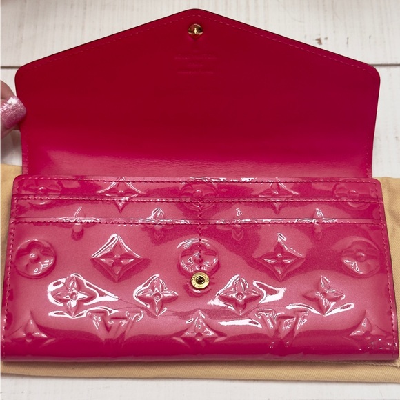 NEW Hot Pink Vernis Portefeuille Sarah
Monogram Long Wallet - Picture 10 of 16